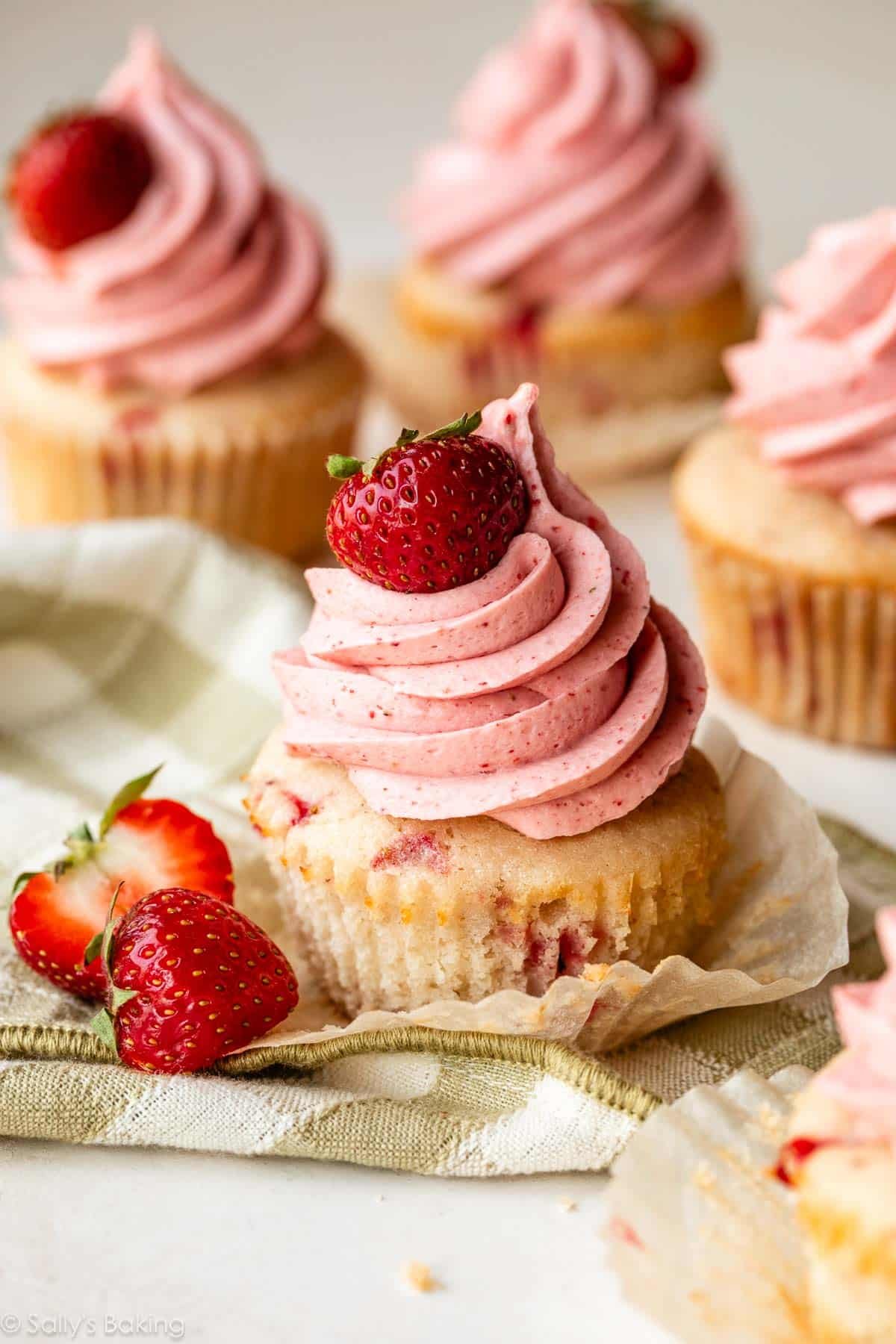 Experience Mouthwatering Fresh Strawberry Cupcakes & Frosting